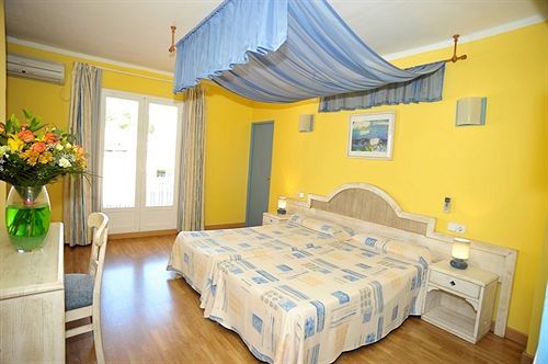 Hostal Hpc Porto Colom Kültér fotó